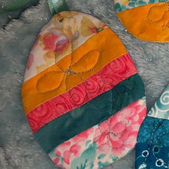 Handmade Quilted Easter Egg Ornaments 2pc 5" - Picture 7 of 8